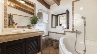 Suite Bathroom