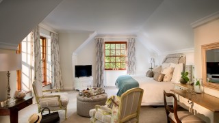 The CellarsHohenort Madiba Villa Master bedroom
