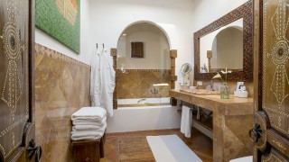 atzaro suite bathroom