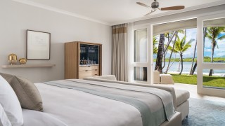 OO LeSaintGeran Lagoon Room King Interior