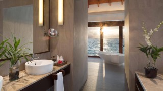 anantara dhigu sunset overwater pool suite bathroom 1920x1037 v2